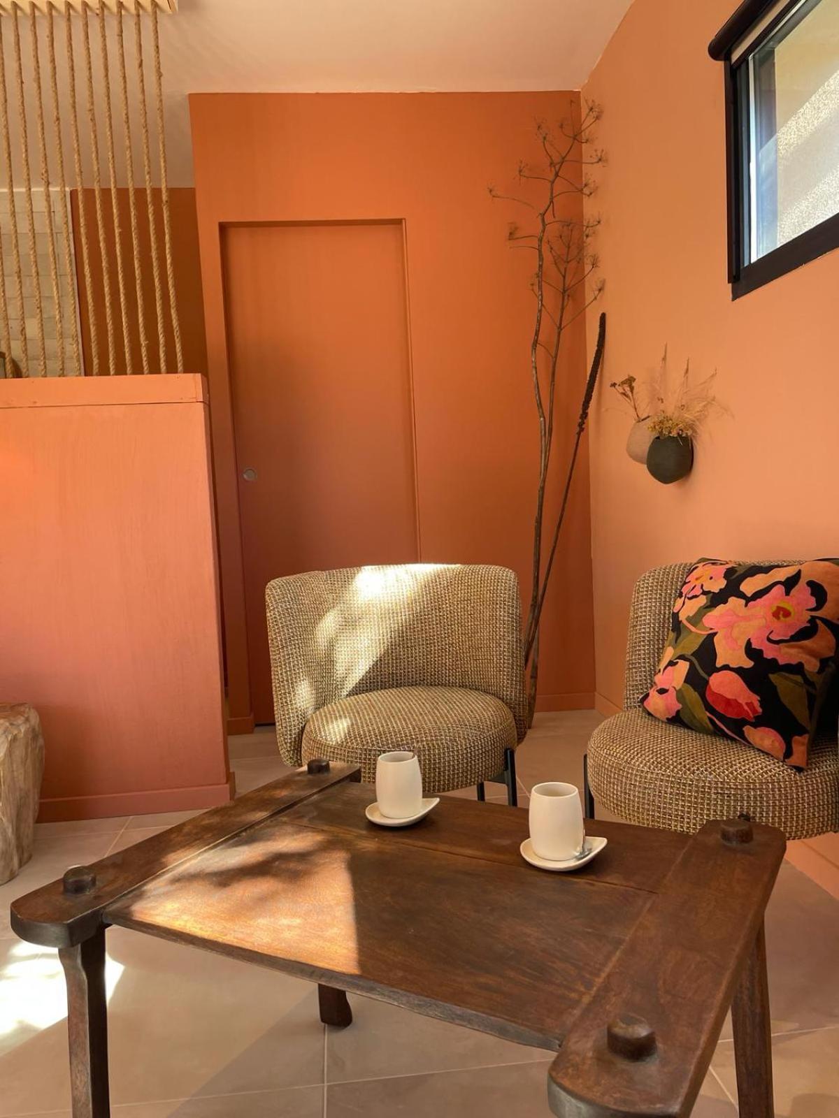 Les Petites Maisons Sotta Luaran gambar